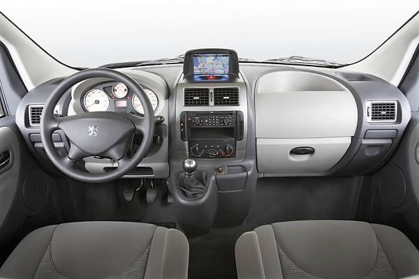 Peugeot Expert (6/9 seats) car rentals